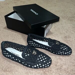 CHANEL Black Knit Mule/Loafers. Barely worn. Size 39 1/2. (US Size 9.5).